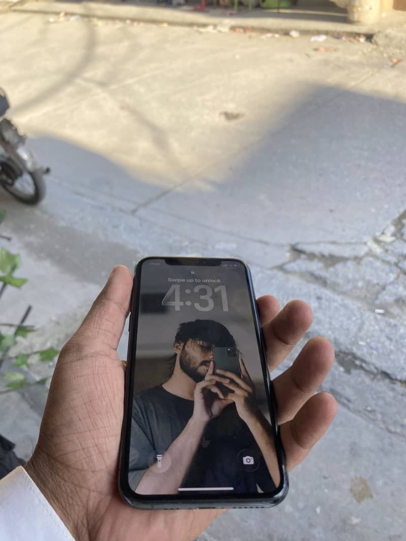 Apple iPhone 11 Pro 1