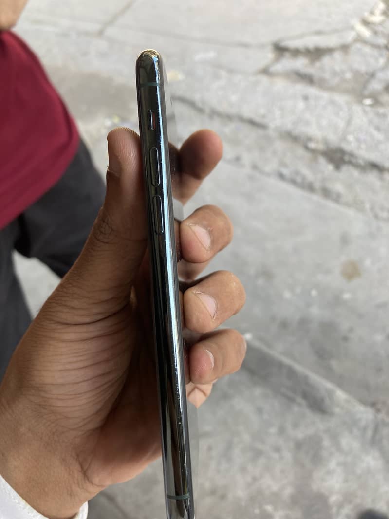Apple iPhone 11 Pro 2