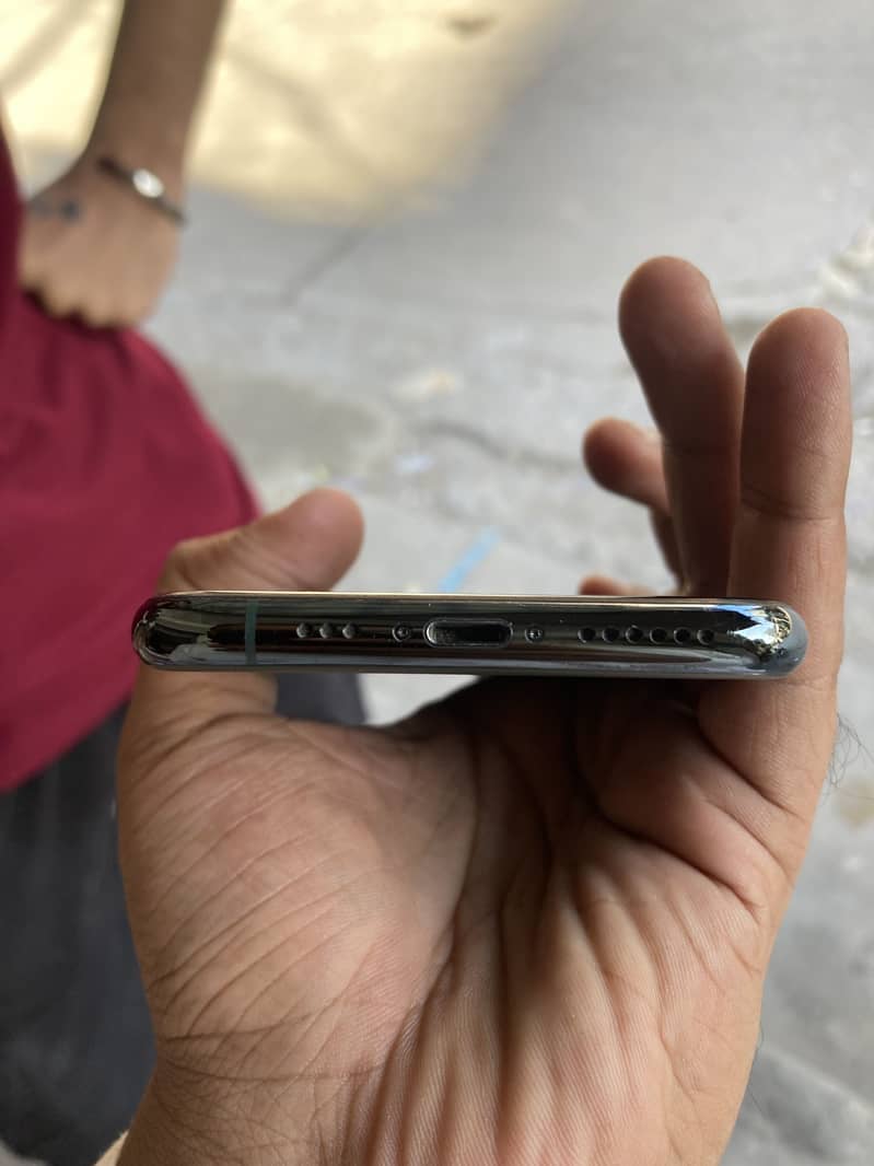 Apple iPhone 11 Pro 7