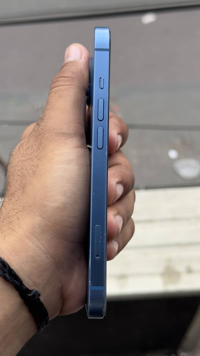Apple iPhone 13 2