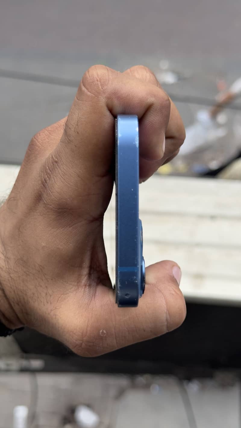 Apple iPhone 13 5