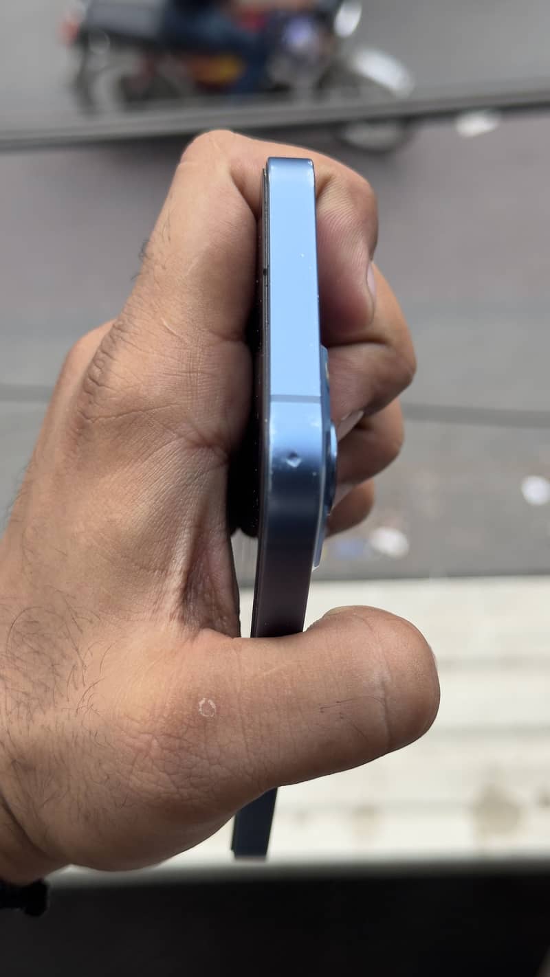 Apple iPhone 13 6