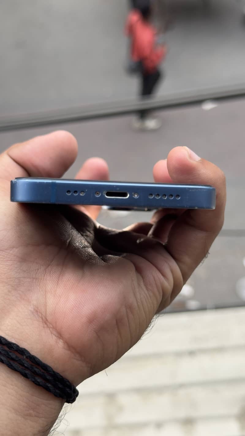 Apple iPhone 13 7
