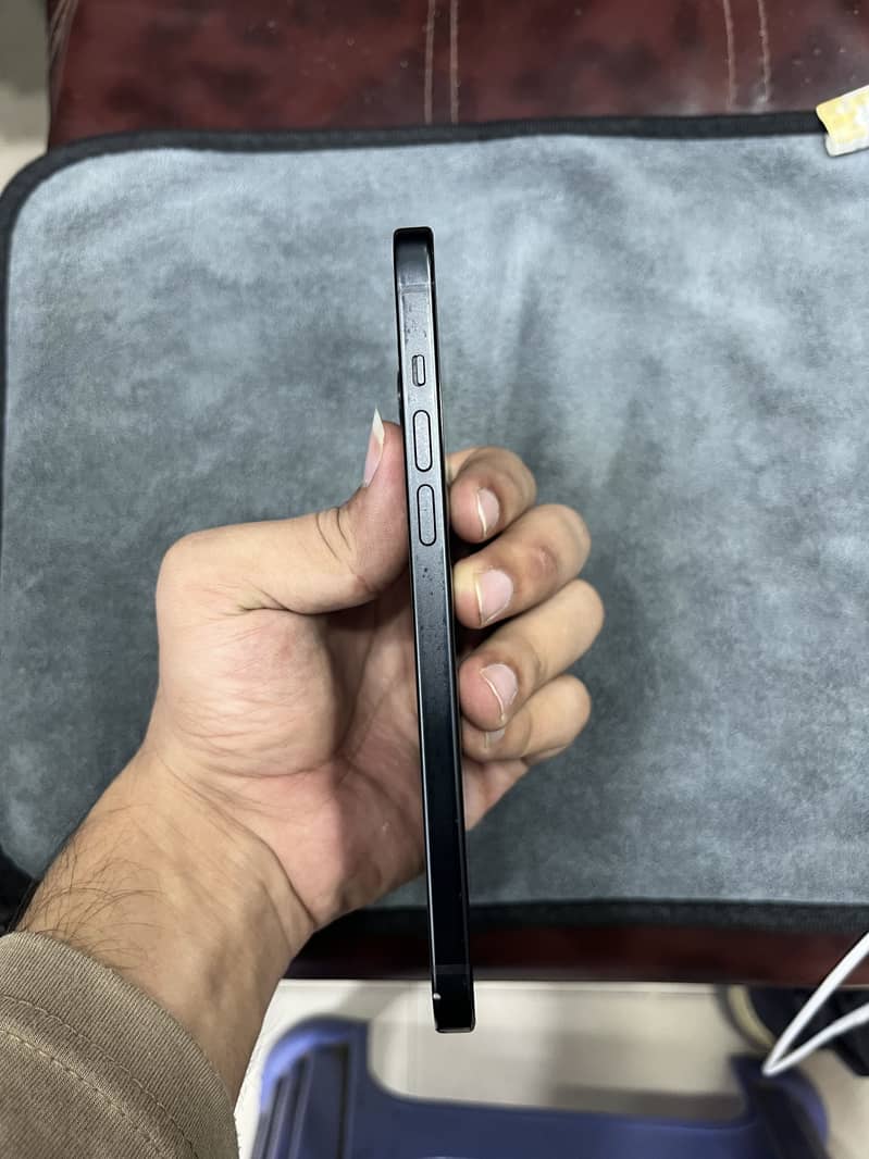 Apple iPhone 15 plus 4