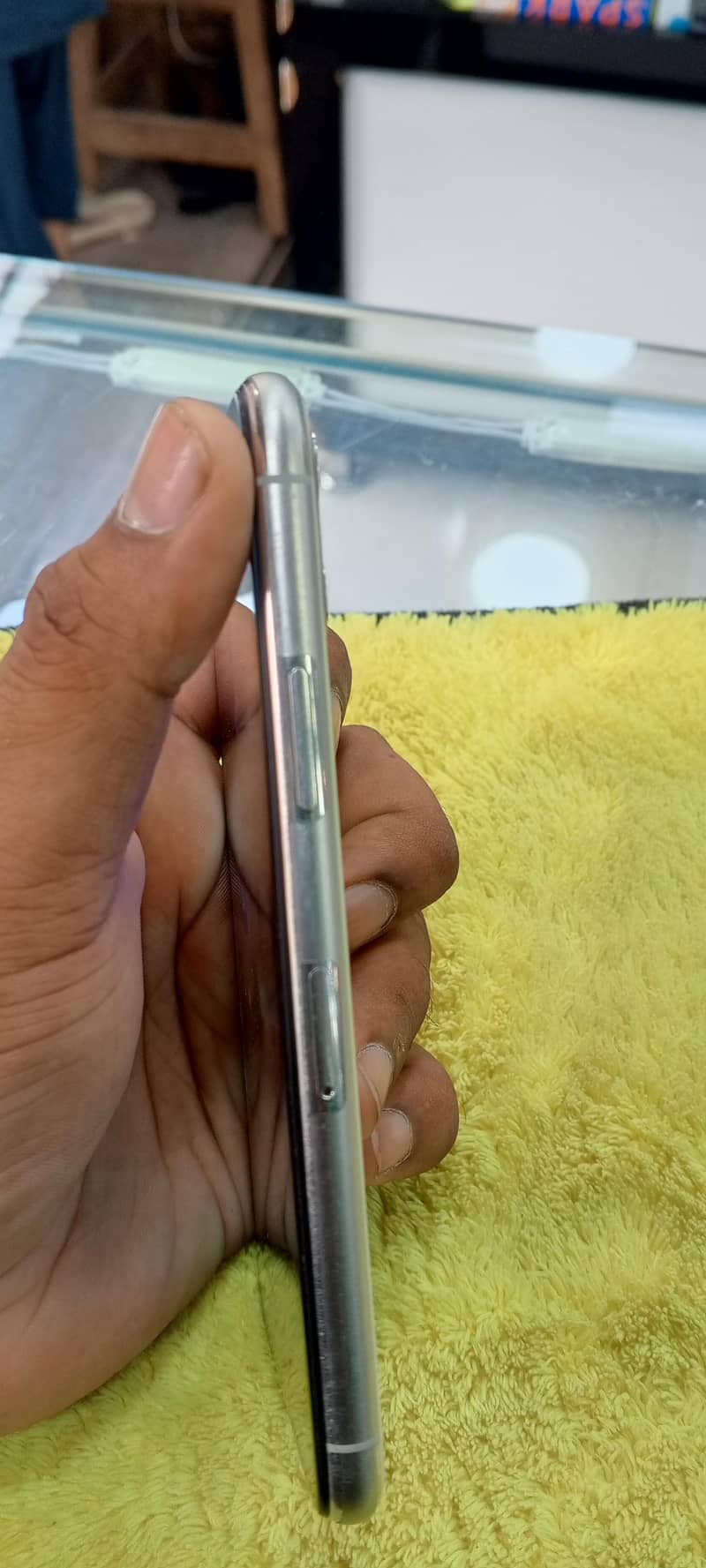 Apple iPhone 11 Pro 1