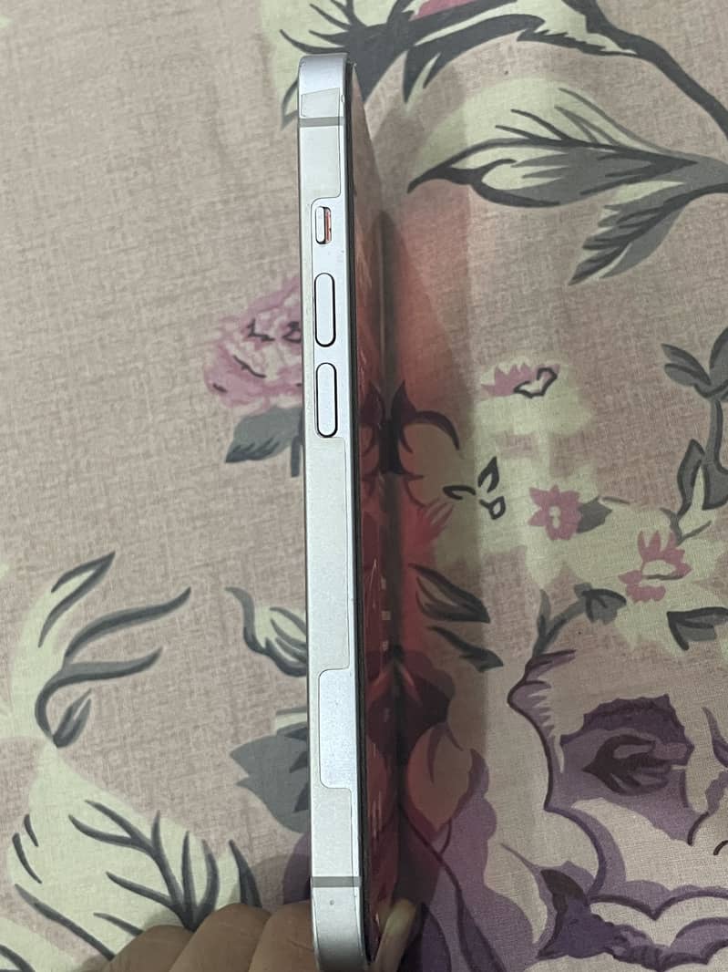 Apple iPhone 14 JV 1