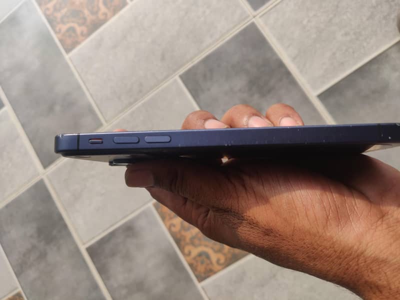 Apple iPhone XR 4