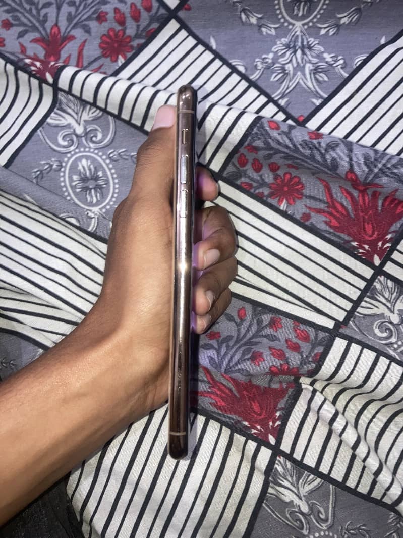 iPhone 11 Pro Max 5