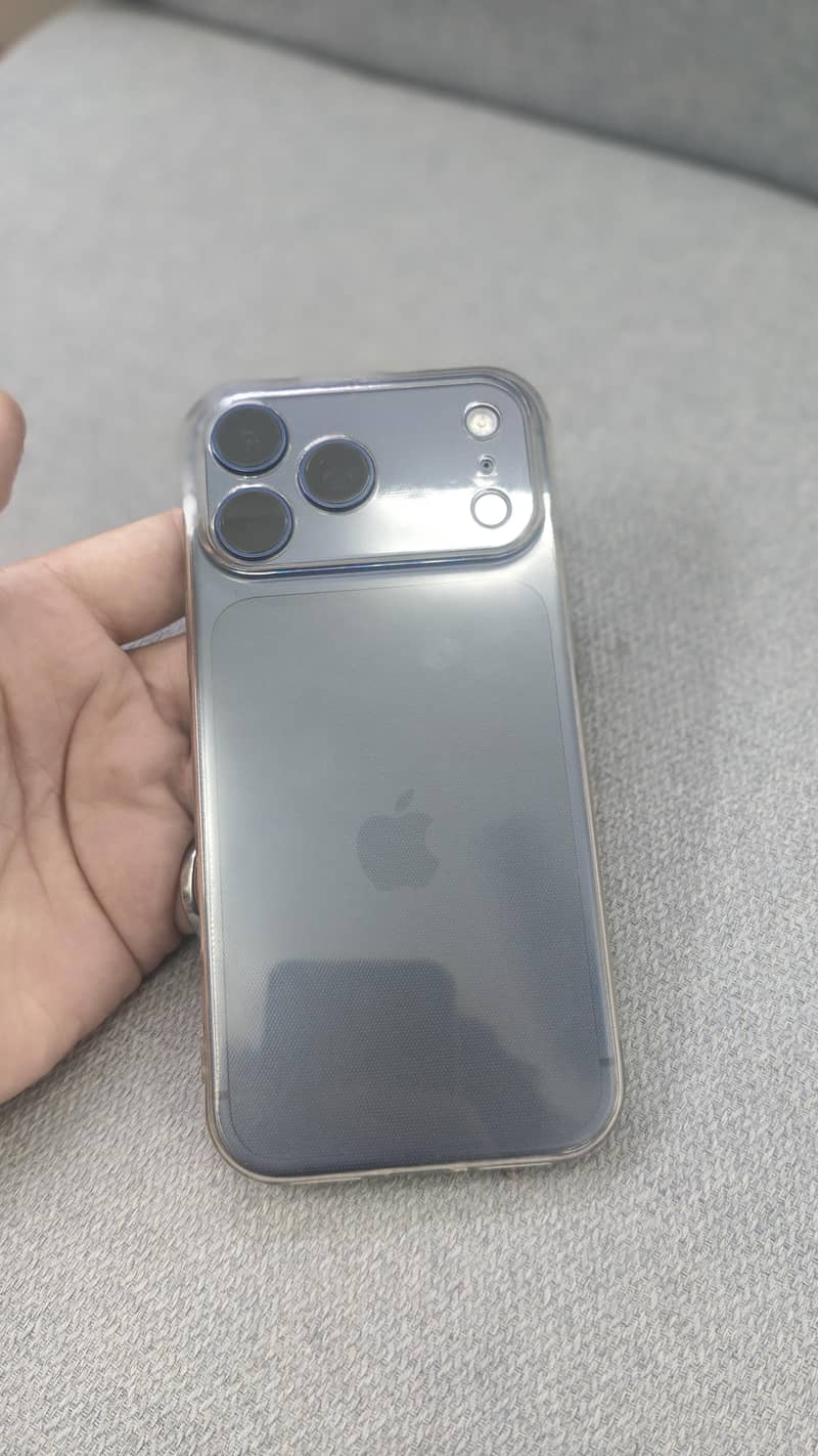Apple iPhone 17 Pro Max 1