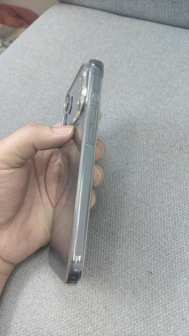 Apple iPhone 17 Pro Max 2