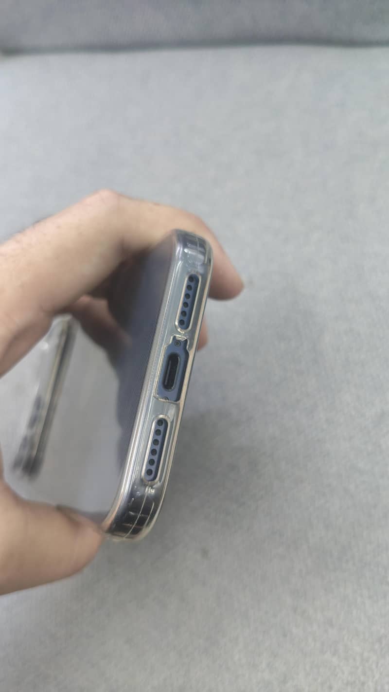 Apple iPhone 17 Pro Max 4