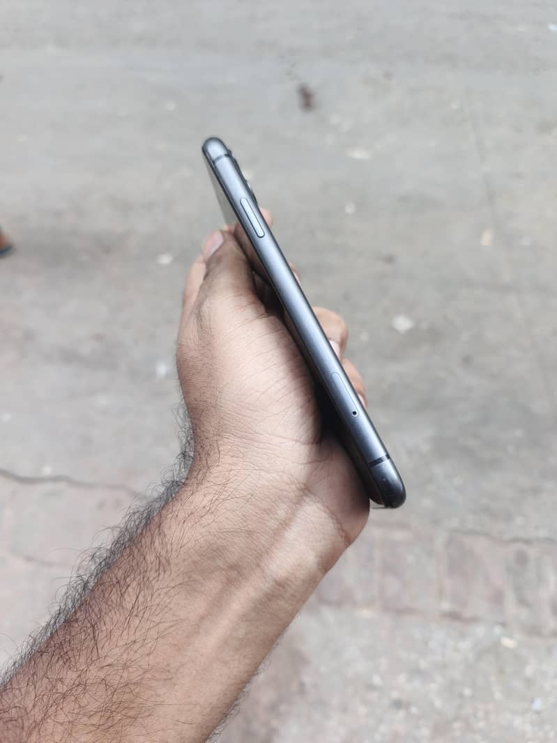 Apple iPhone 11 3