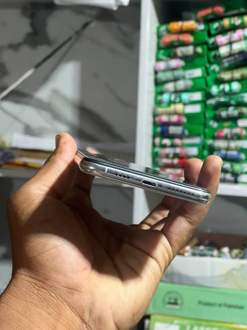 Apple iPhone XS Max 1