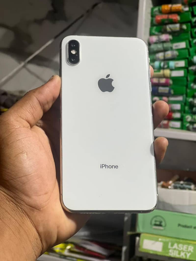 Apple iPhone XS Max 3