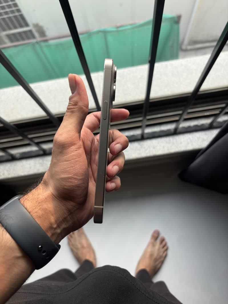 Apple iPhone 15 Pro Max 4