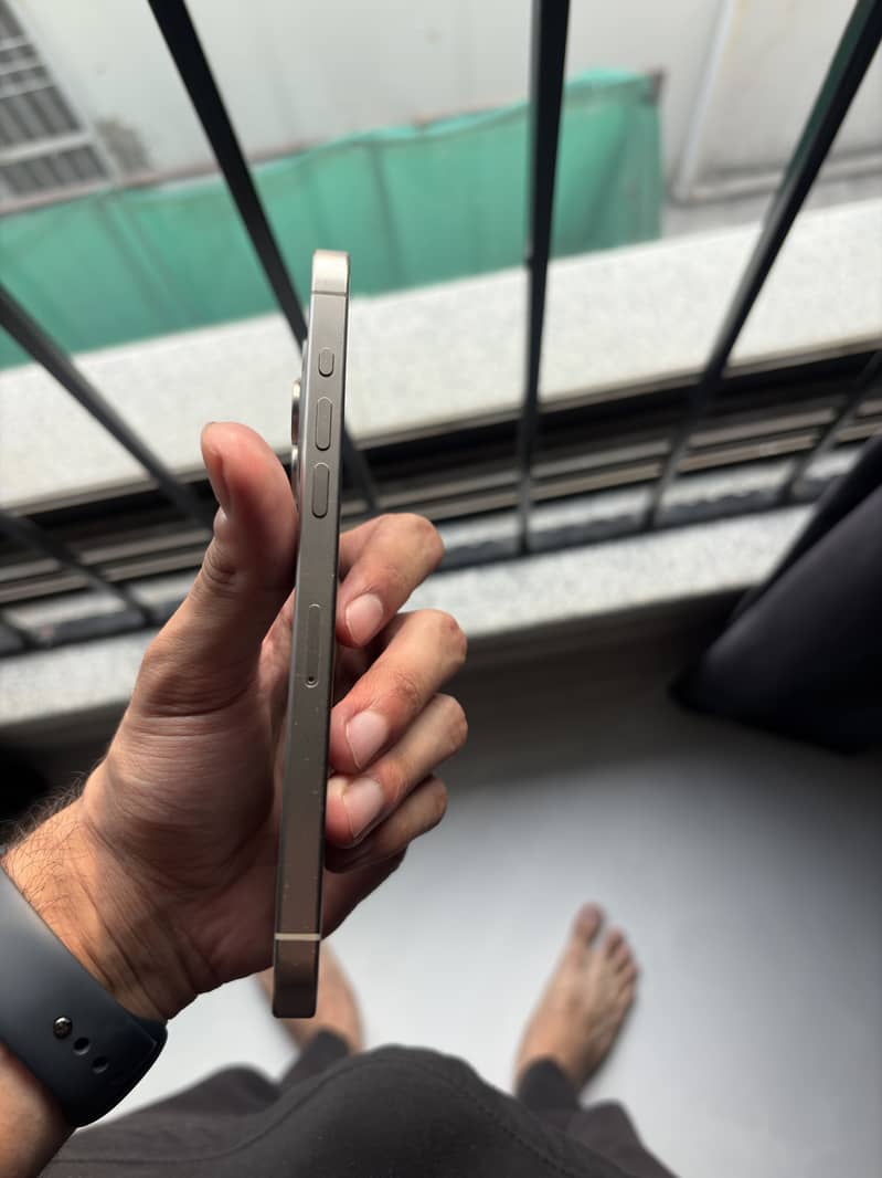Apple iPhone 15 Pro Max 9