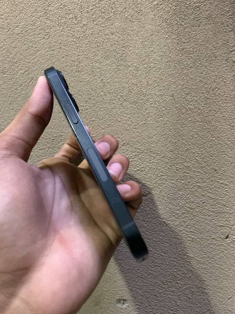 Apple iPhone 14 3