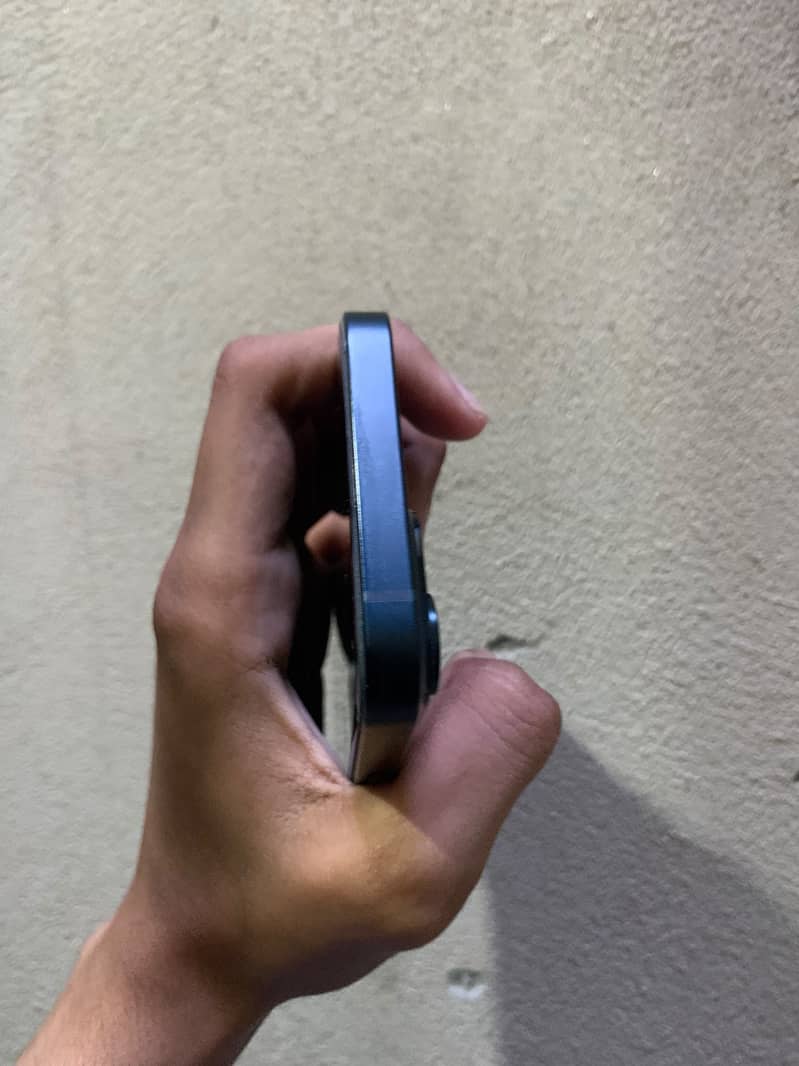 Apple iPhone 14 4