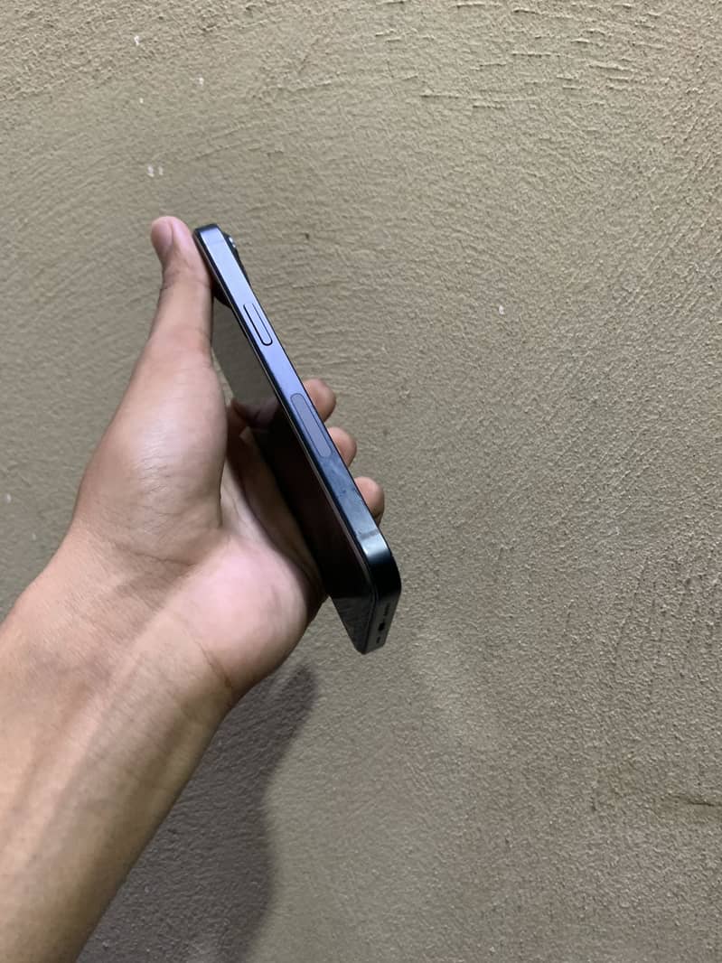 Apple iPhone 14 3