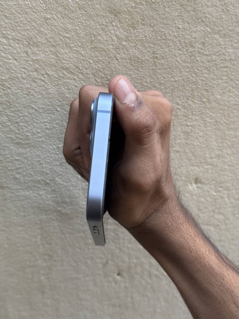 Apple iPhone 14 4