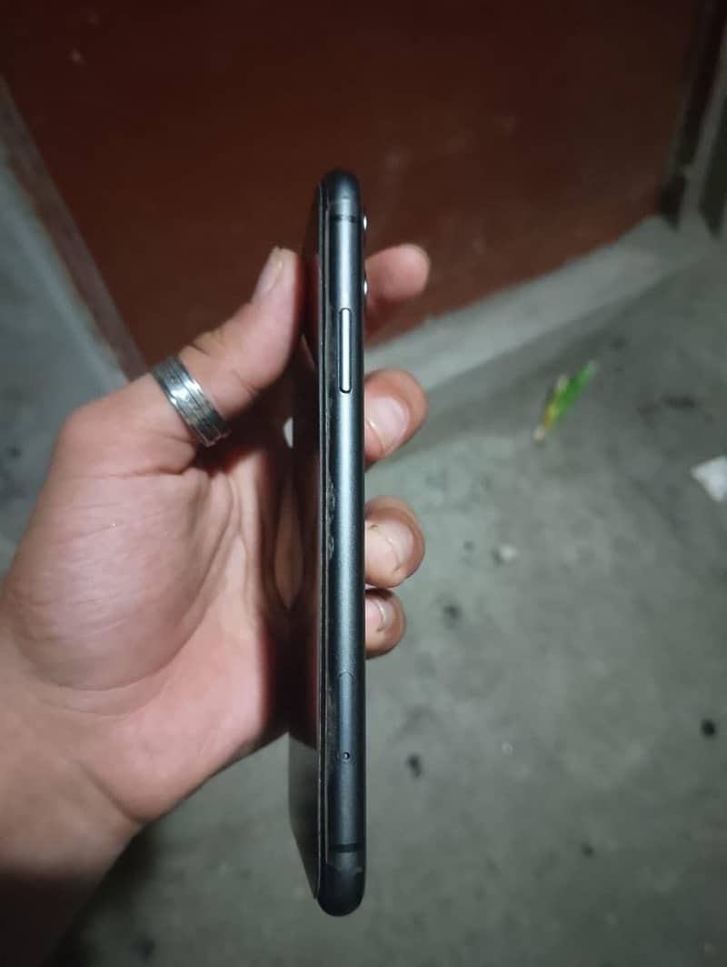 Apple iPhone 11 3