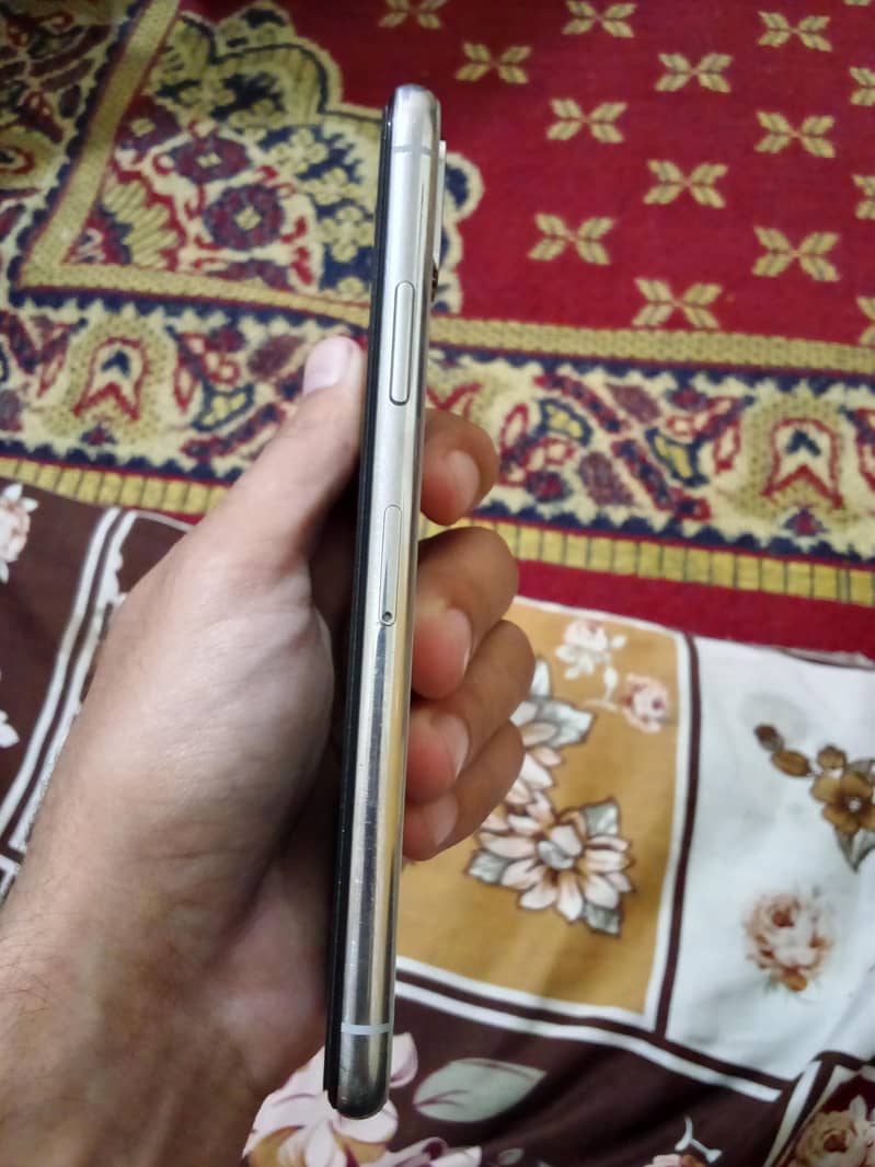 Apple iPhone X 3