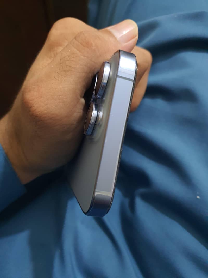 Apple iPhone 13 Pro 4