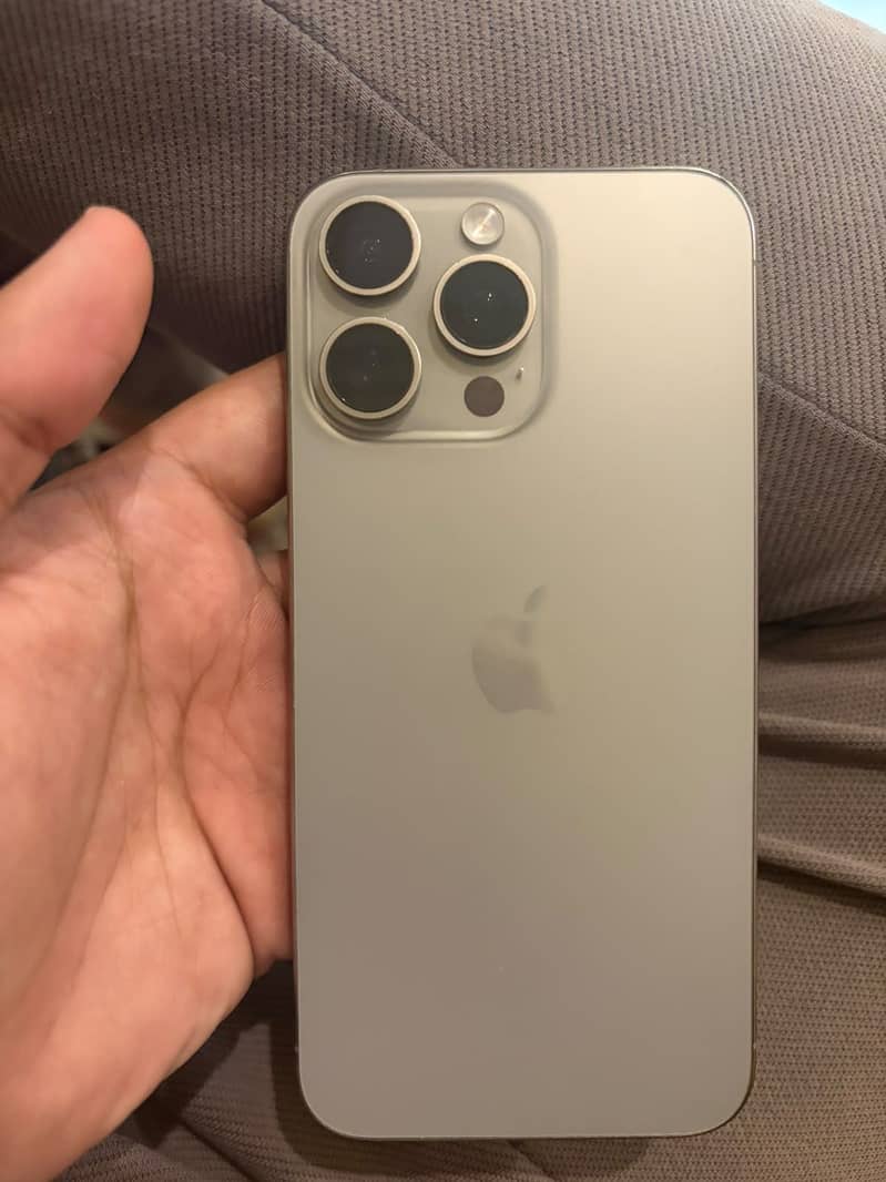 Apple iPhone 15 Pro Max 1