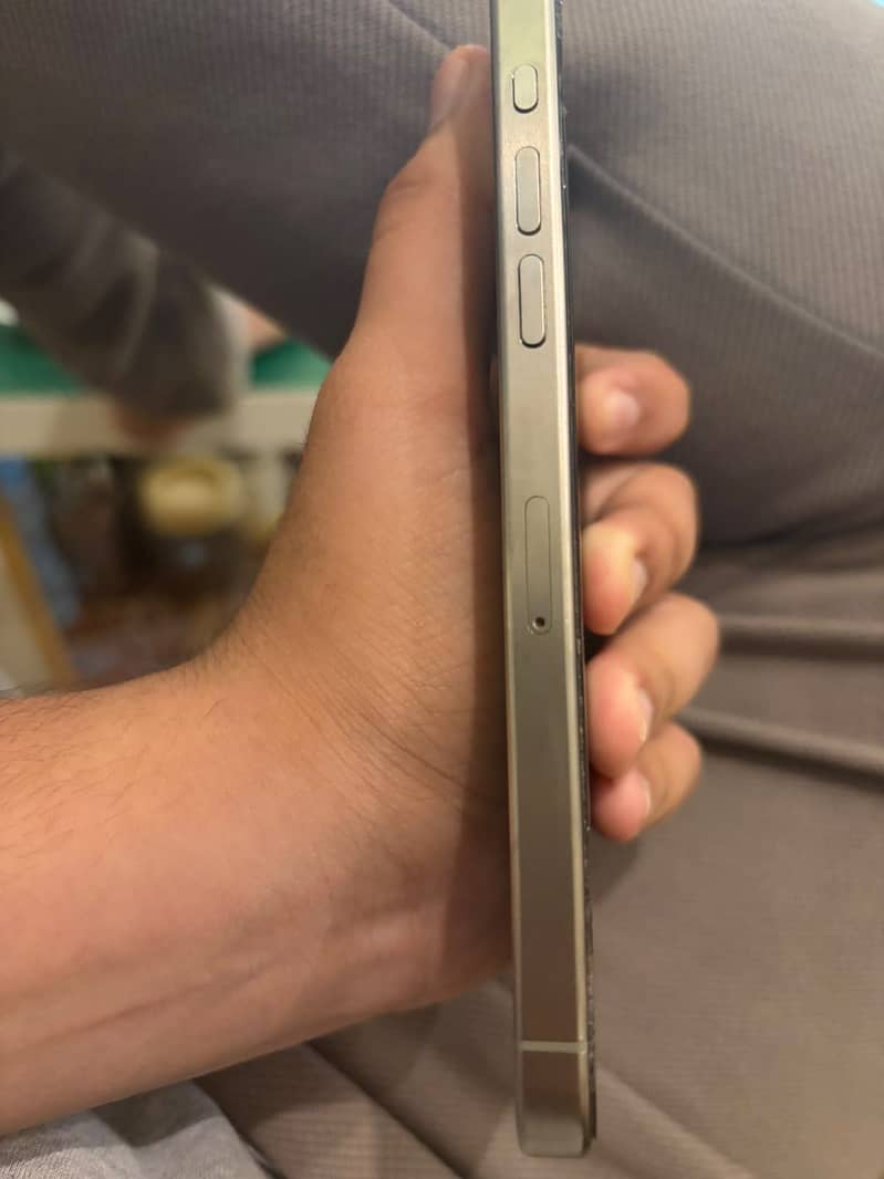 Apple iPhone 15 Pro Max 2