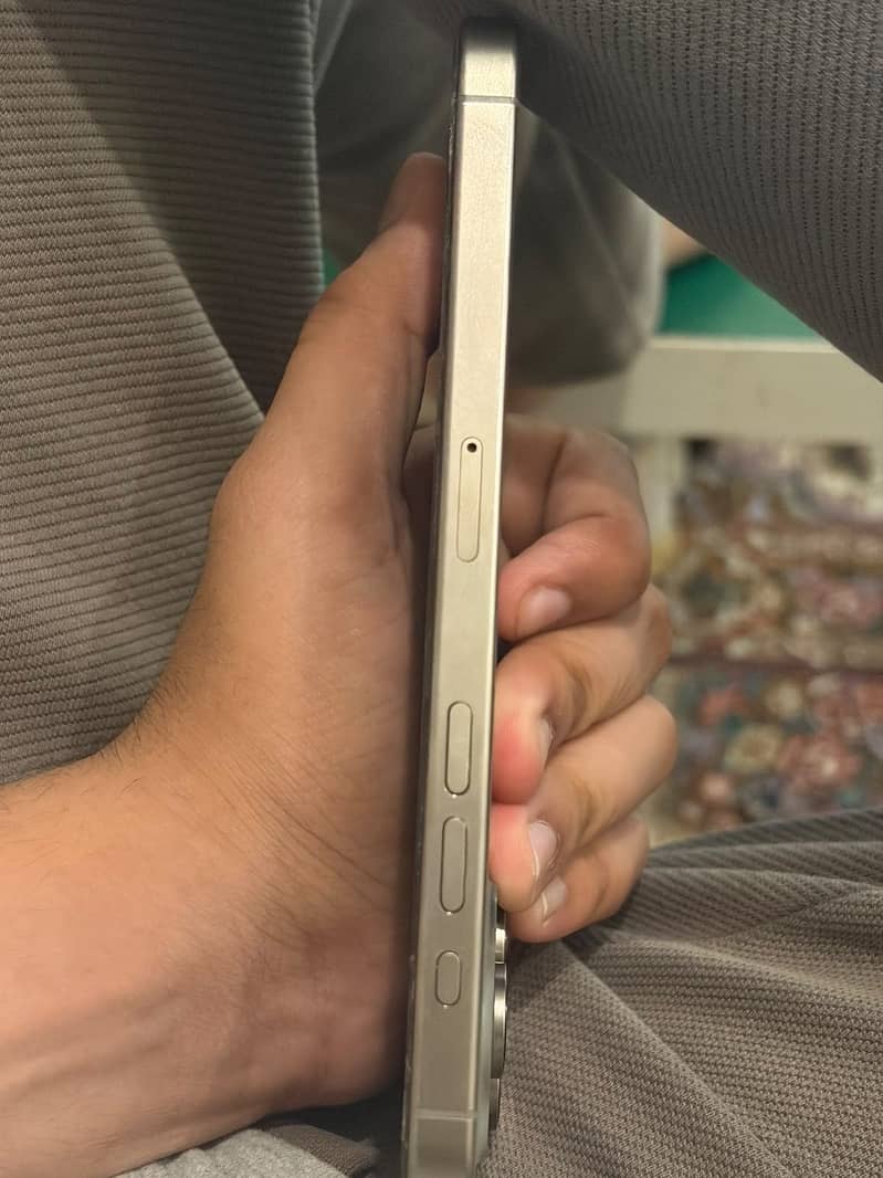 Apple iPhone 15 Pro Max 3