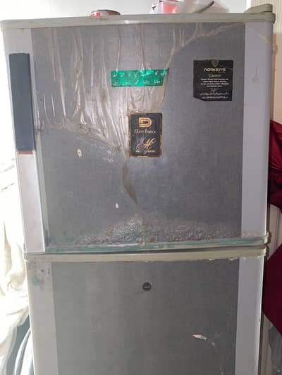 Dawlance Refrigerator - Model 9144M' likhen.