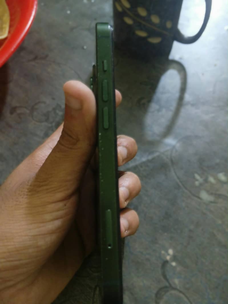 Apple iPhone 13 2