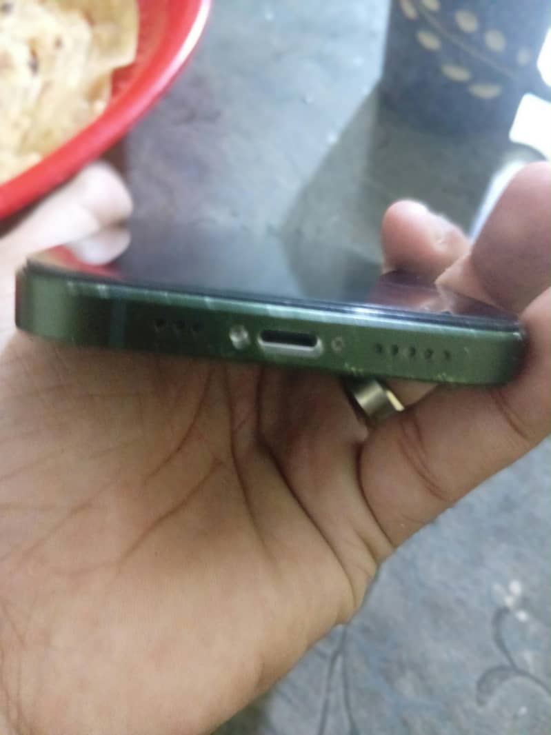 Apple iPhone 13 5