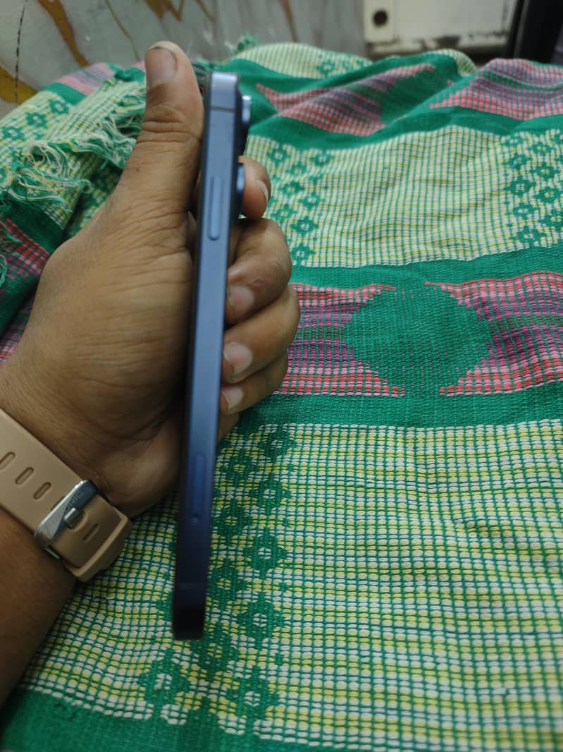 Apple iPhone 11 3