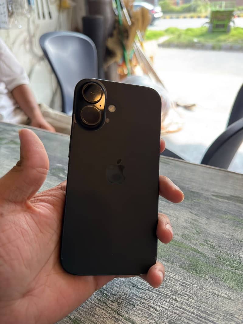 Apple iPhone 16 0