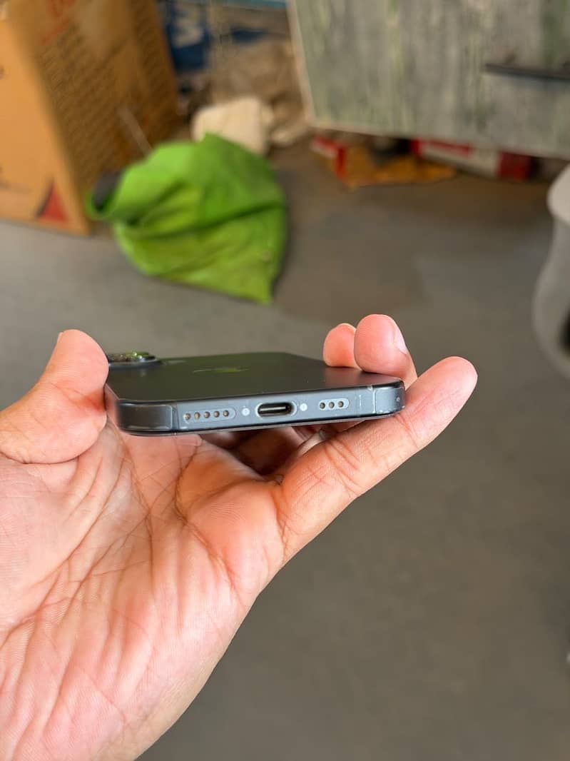 Apple iPhone 16 2
