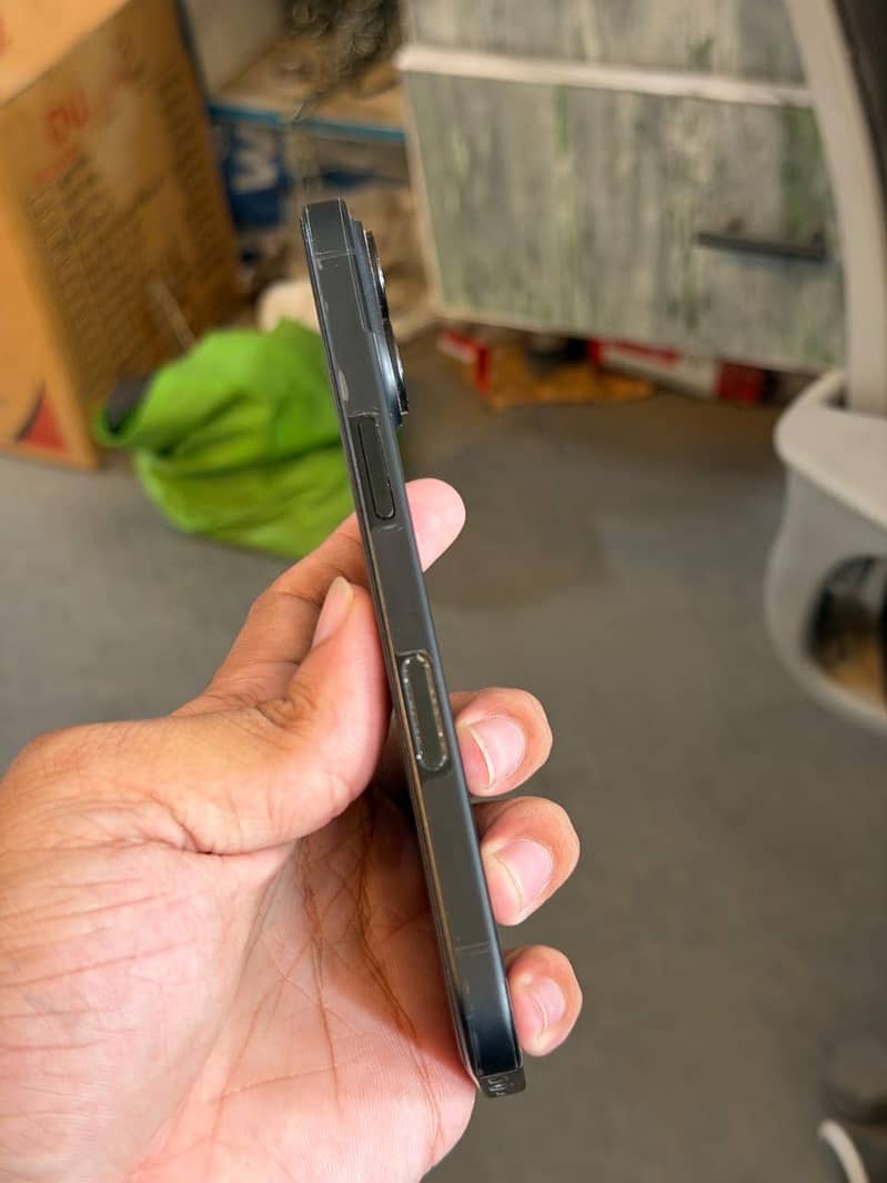 Apple iPhone 16 5