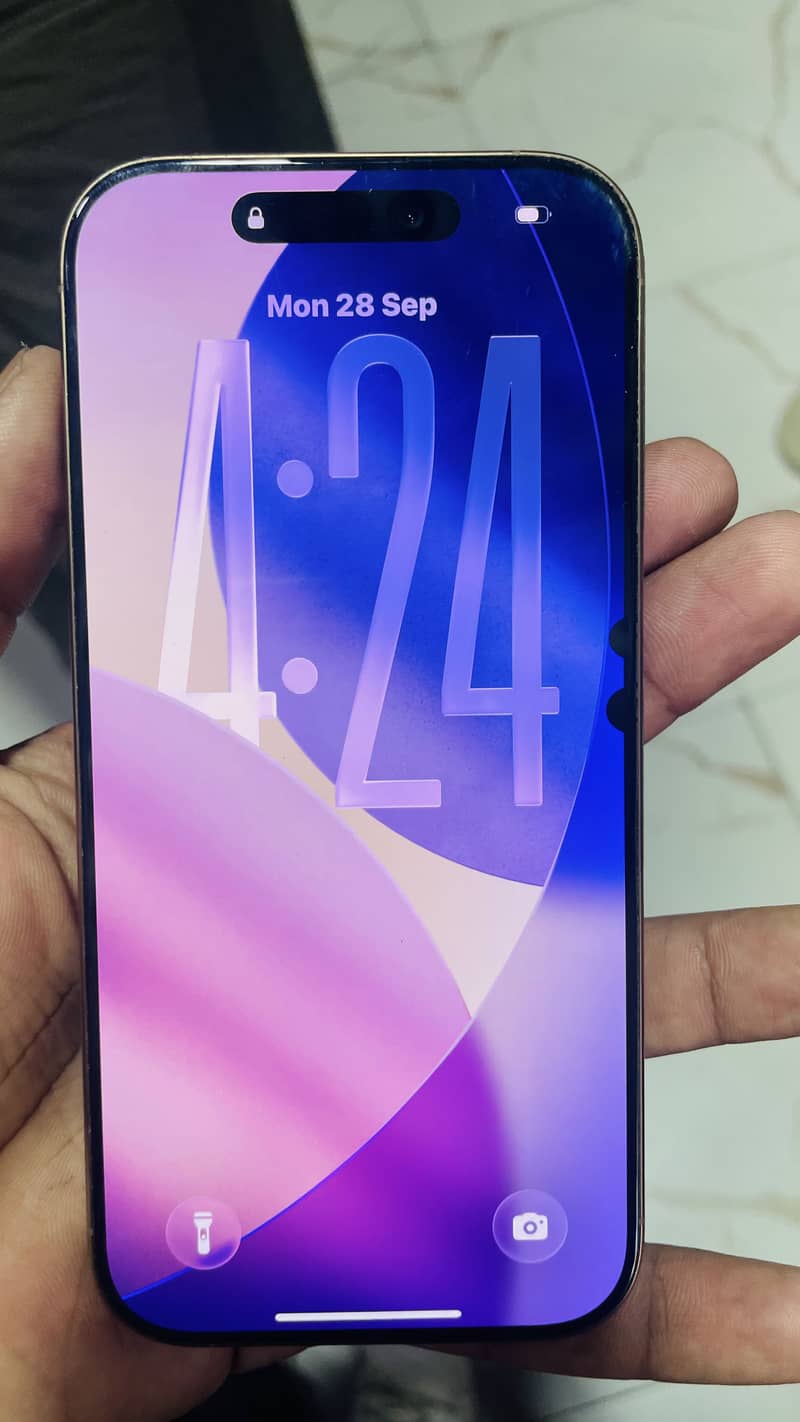 Apple iPhone 16 Pro 0