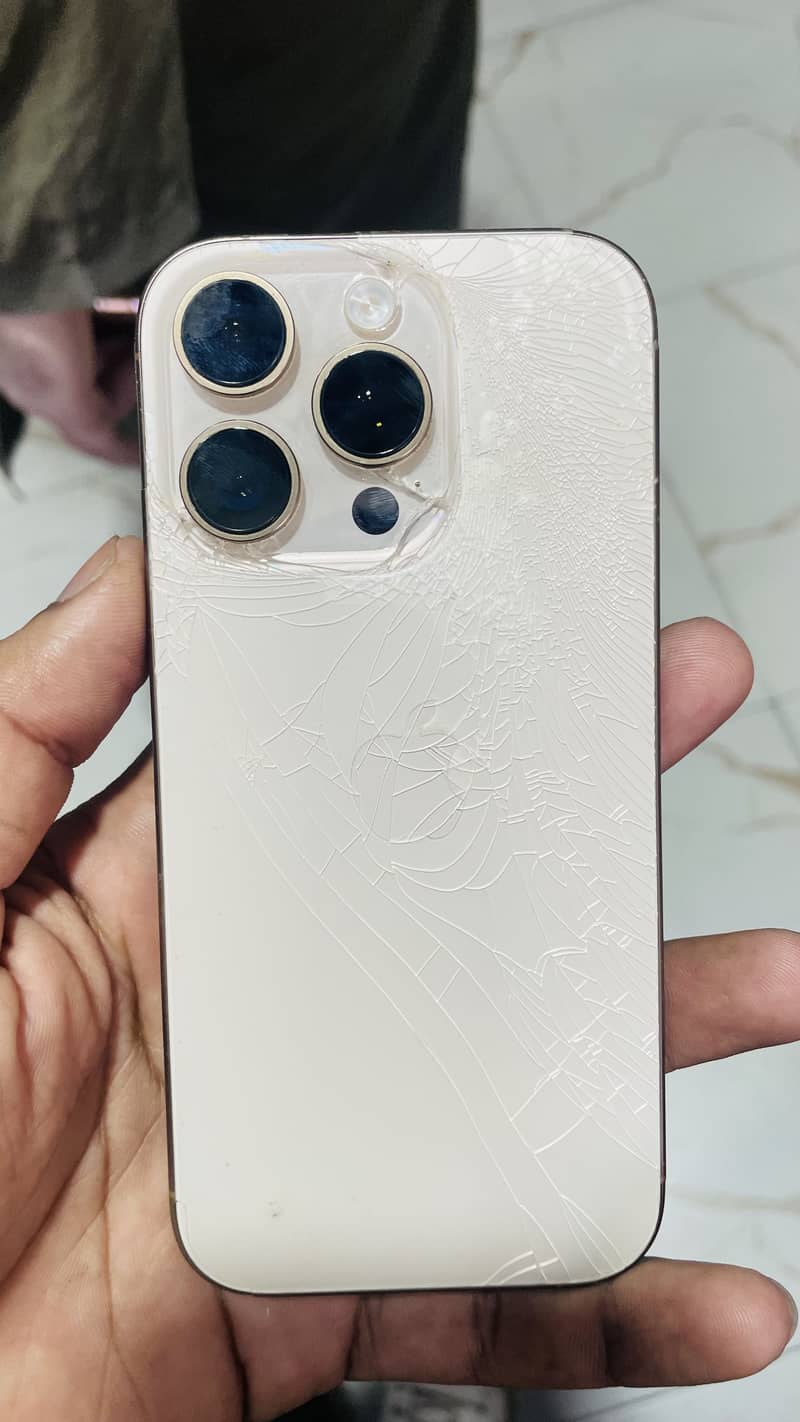 Apple iPhone 16 Pro 2