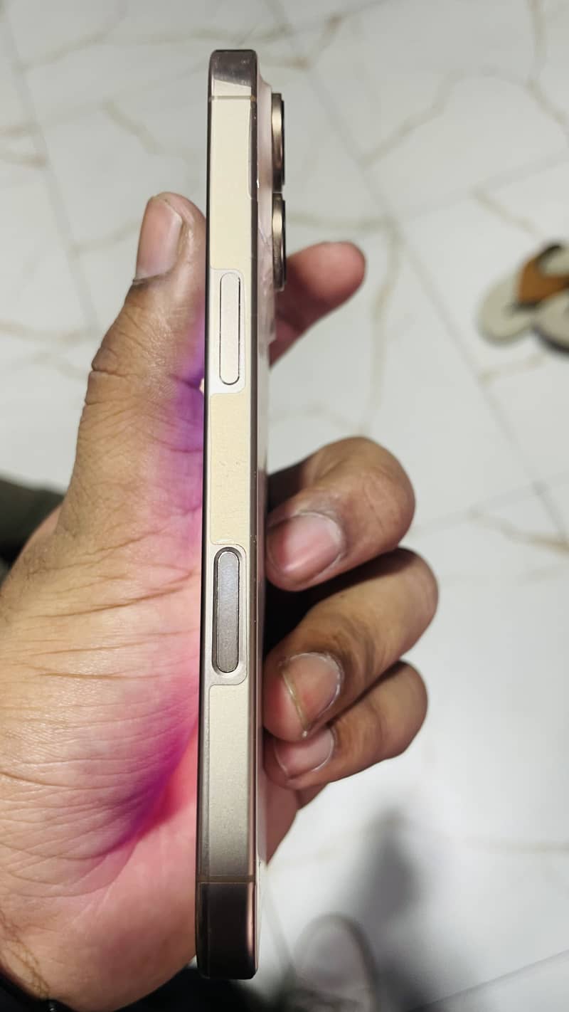 Apple iPhone 16 Pro 3