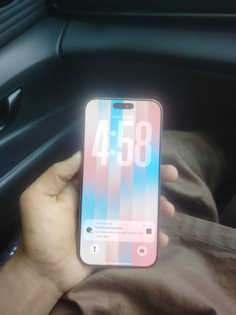 Apple iPhone 16 Pro Max 1