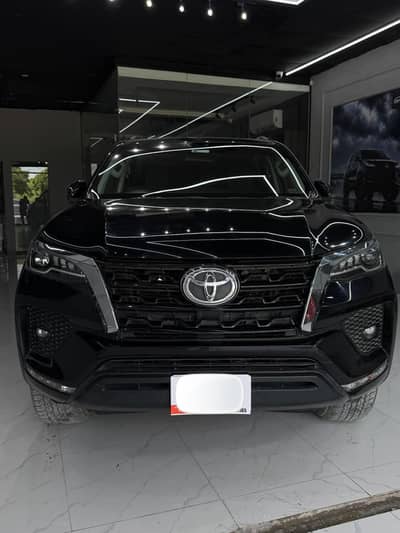 Fortuner petrol g 2022 model Bank leased