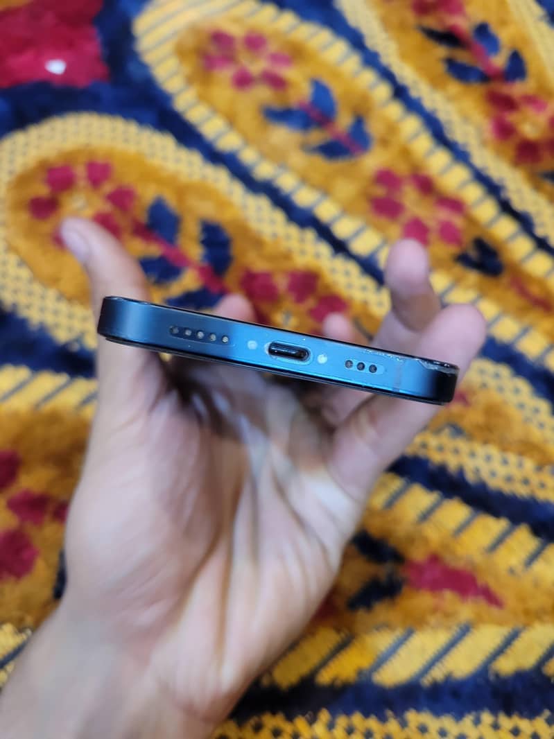 Apple iPhone 13 2