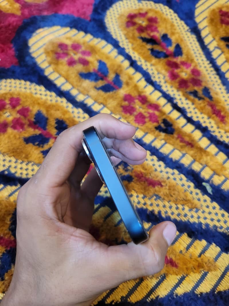 Apple iPhone 13 3
