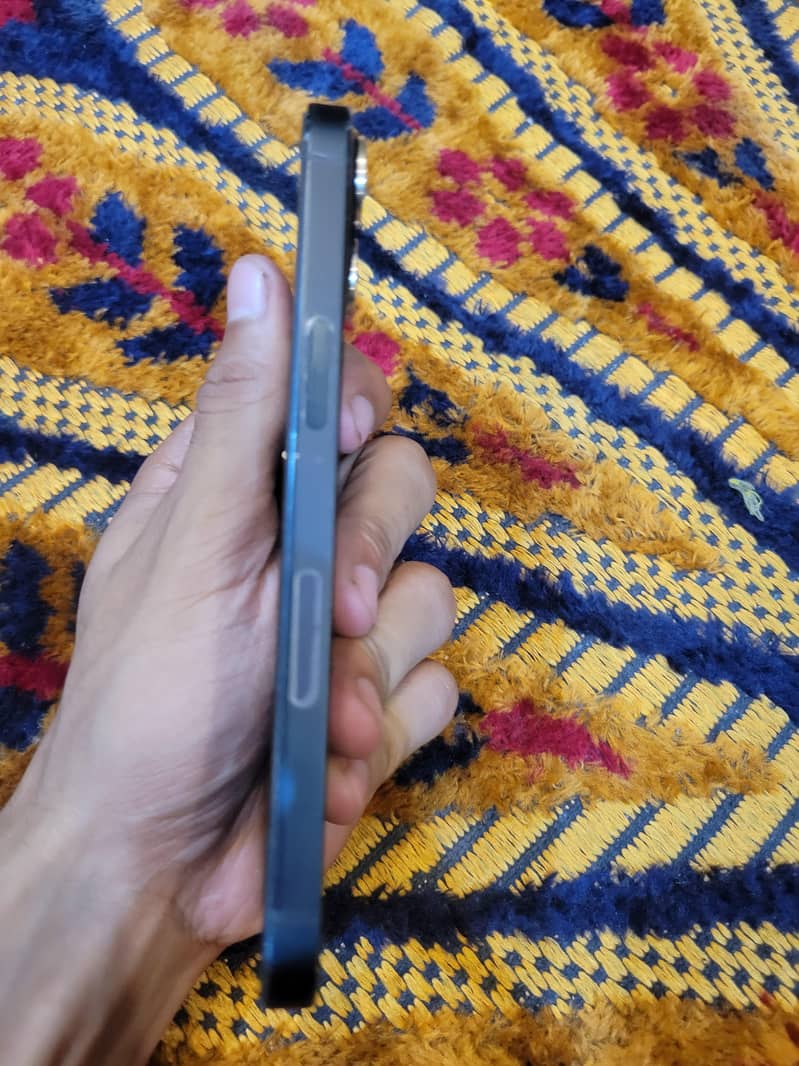 Apple iPhone 13 5