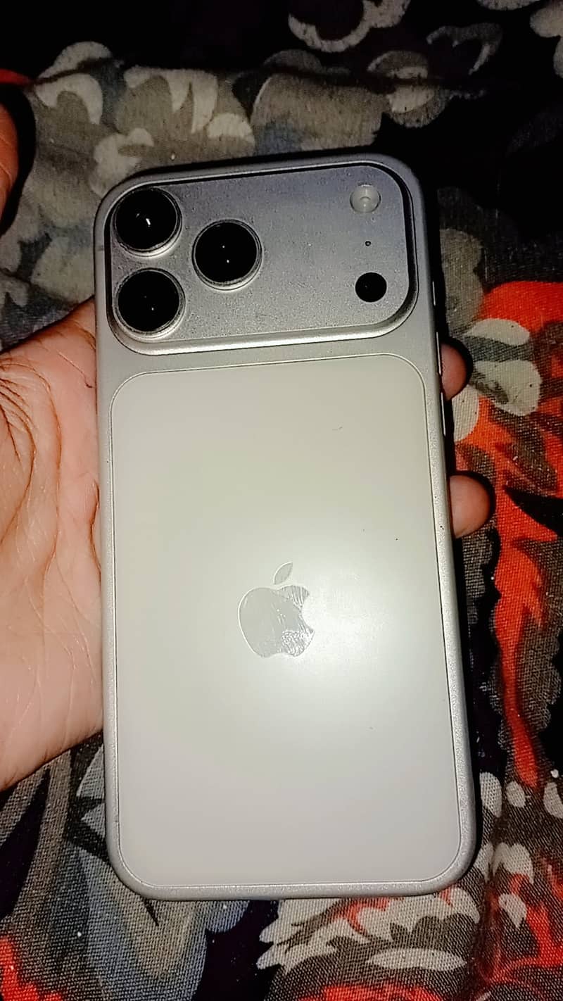Apple iPhone 17 Pro Max 2