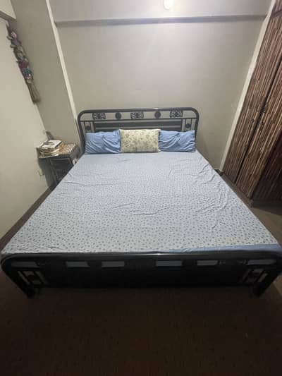 King Size Iron bed for sale !