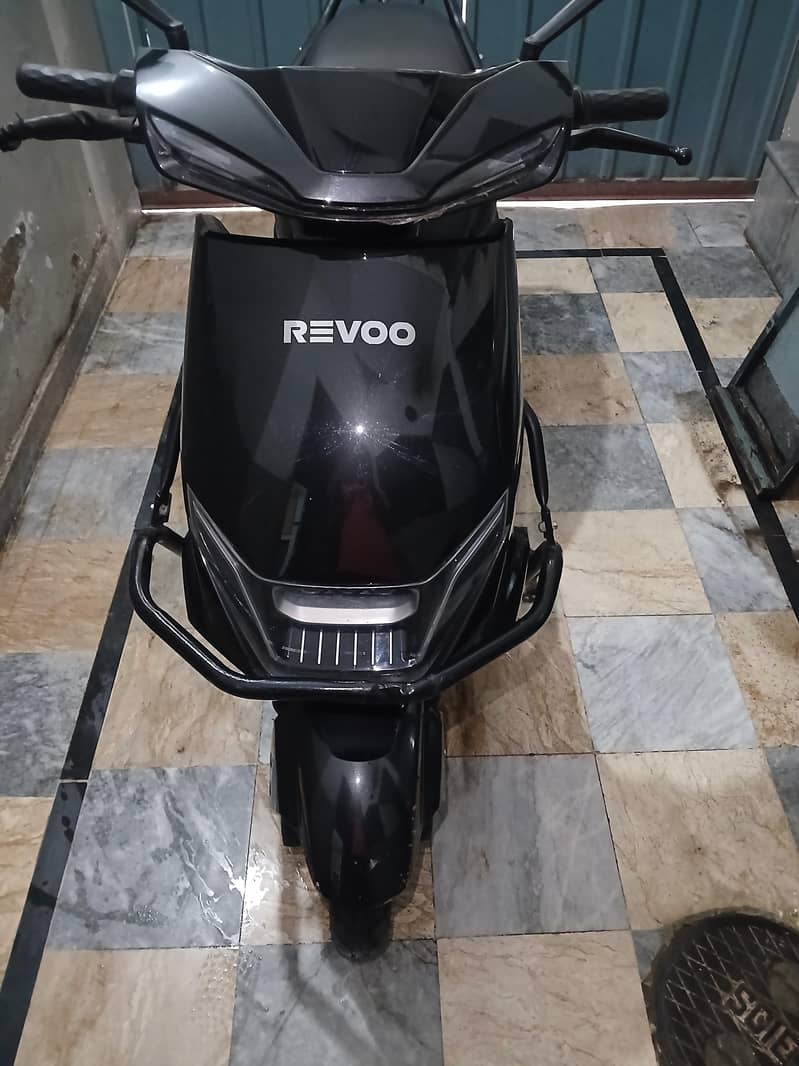Revoo C32 Young 19