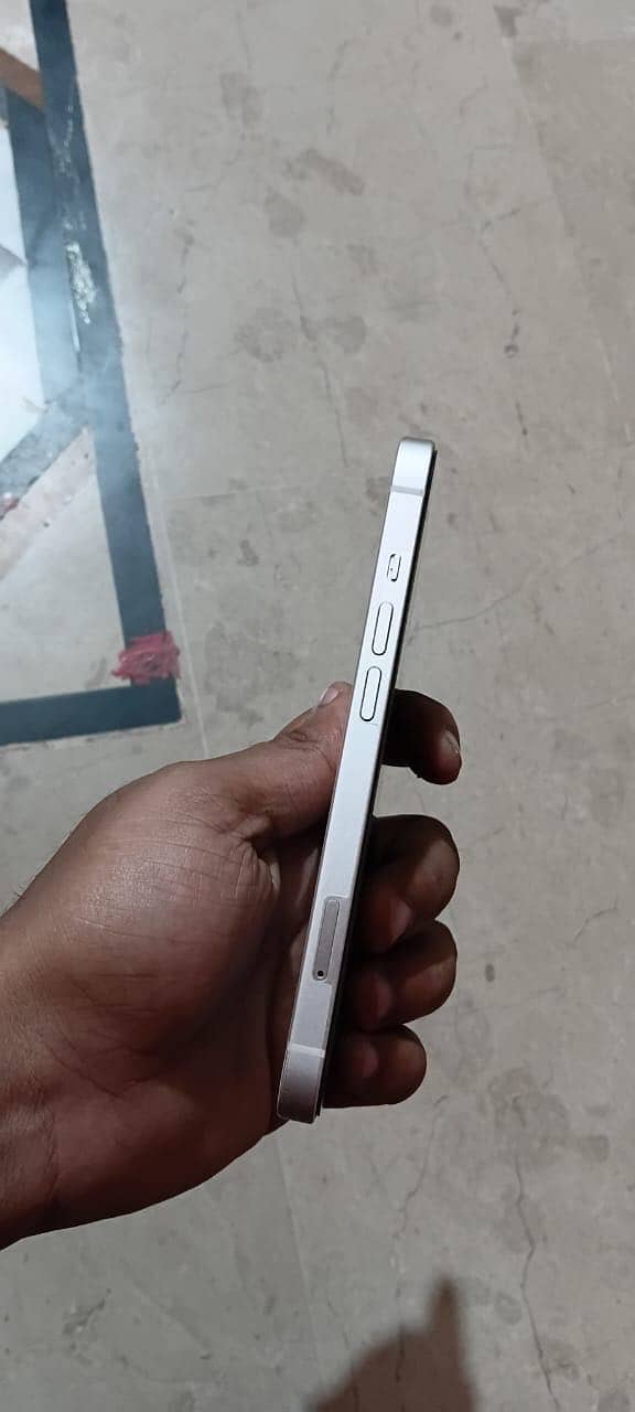 Apple iPhone 13 2