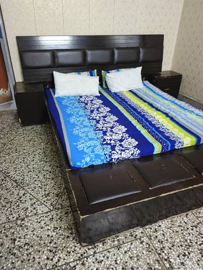 Bed  side table for sale demond 35000